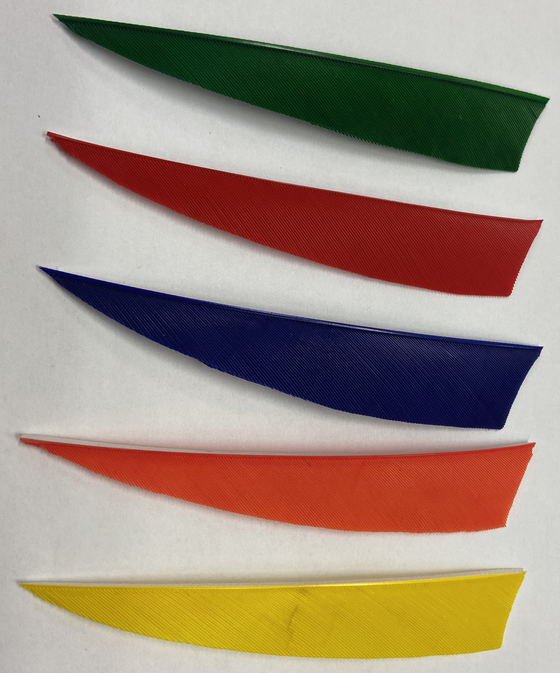 SINGLE COLOR PLASTIC FEATHER FOR BOW ARROWS